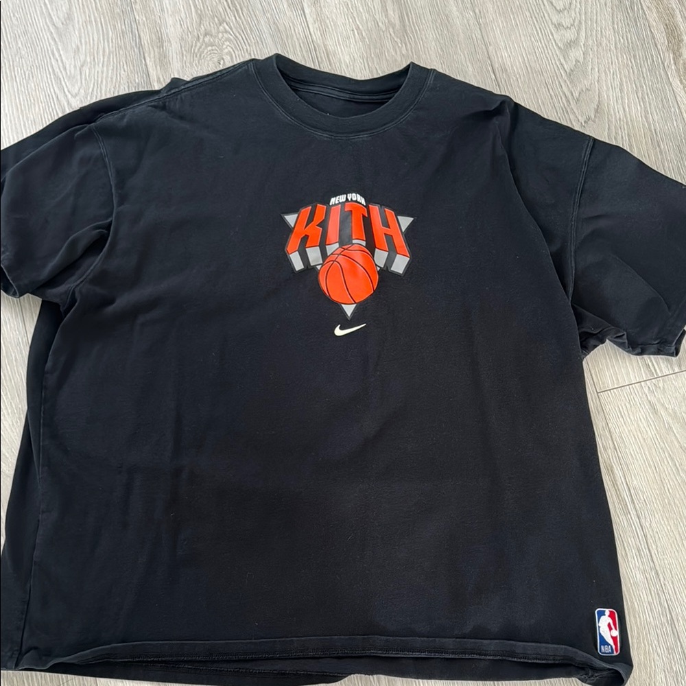 KITH x New York Knicks Nike Black Graphic Tee